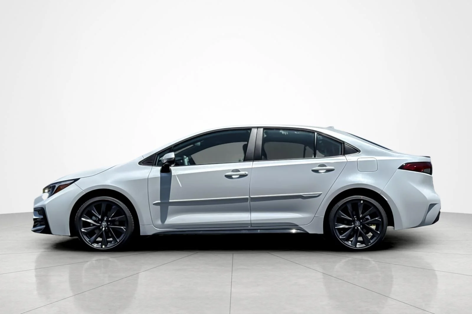 New 2026 Wind Chill Pearl <sup>1</sup> Toyota  XSE image 2