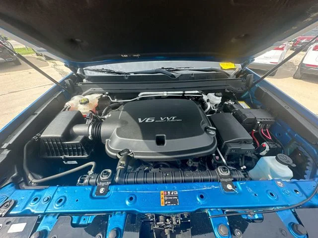 Used 2021 Blue Chevrolet ZR2 image 33