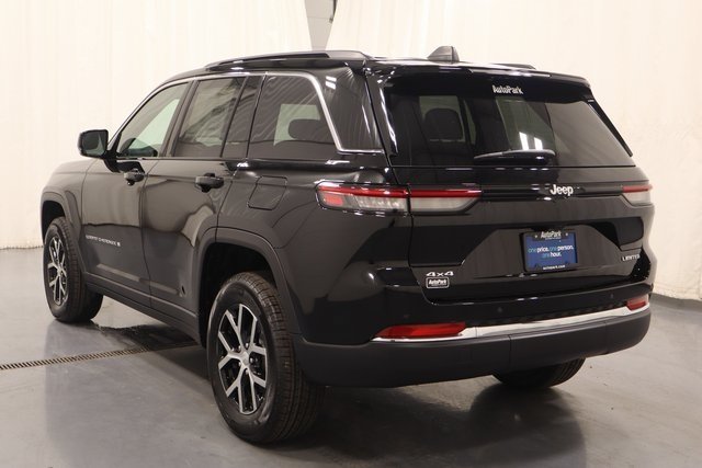 2025 Jeep Grand Cherokee Limited photo 3