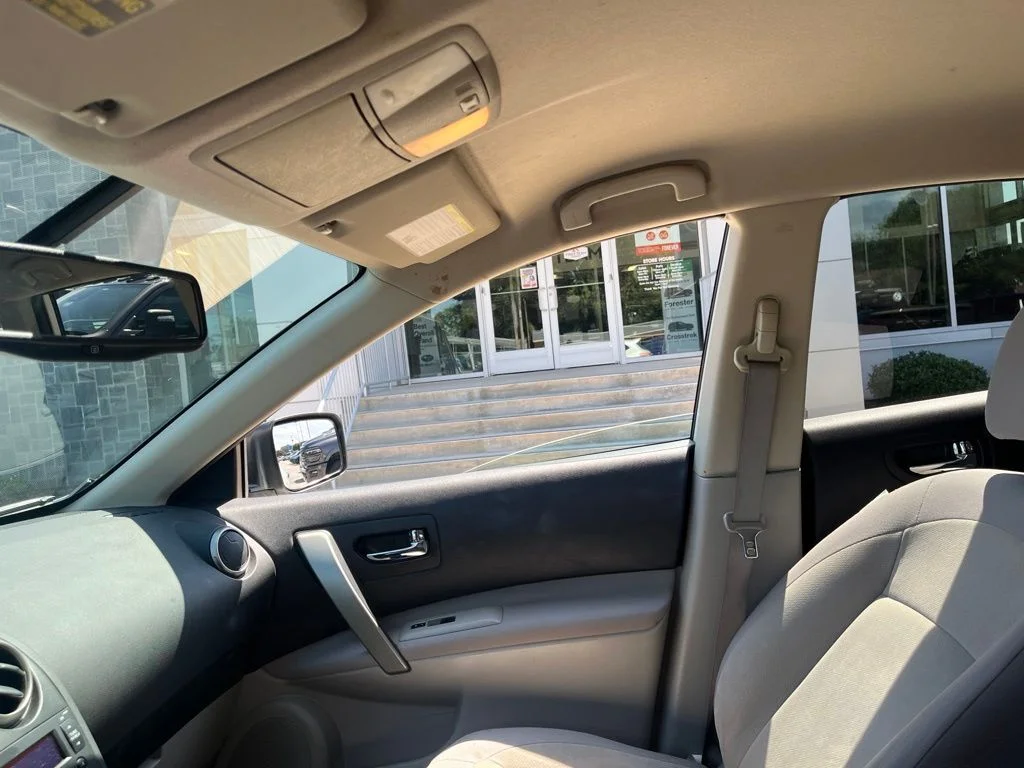 Used 2010 White Nissan S image 11