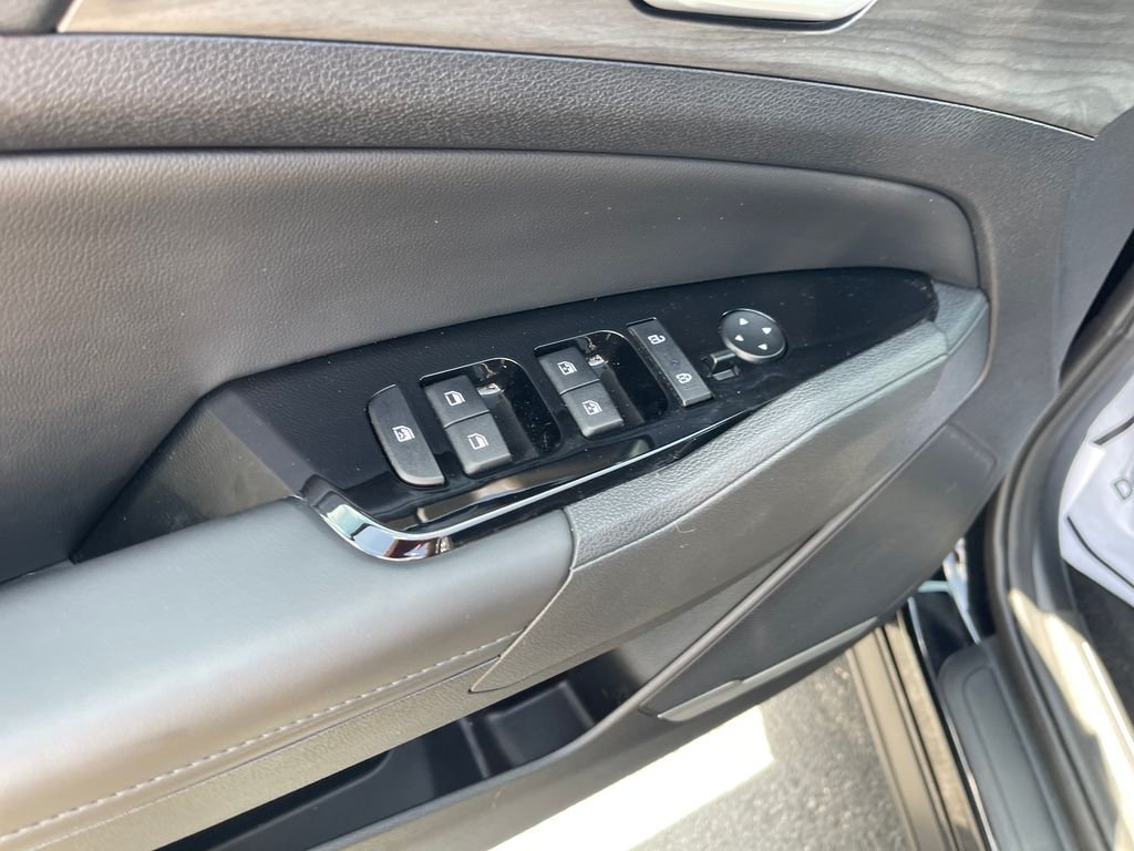 Used 2025 Black Kia X-Line image 11