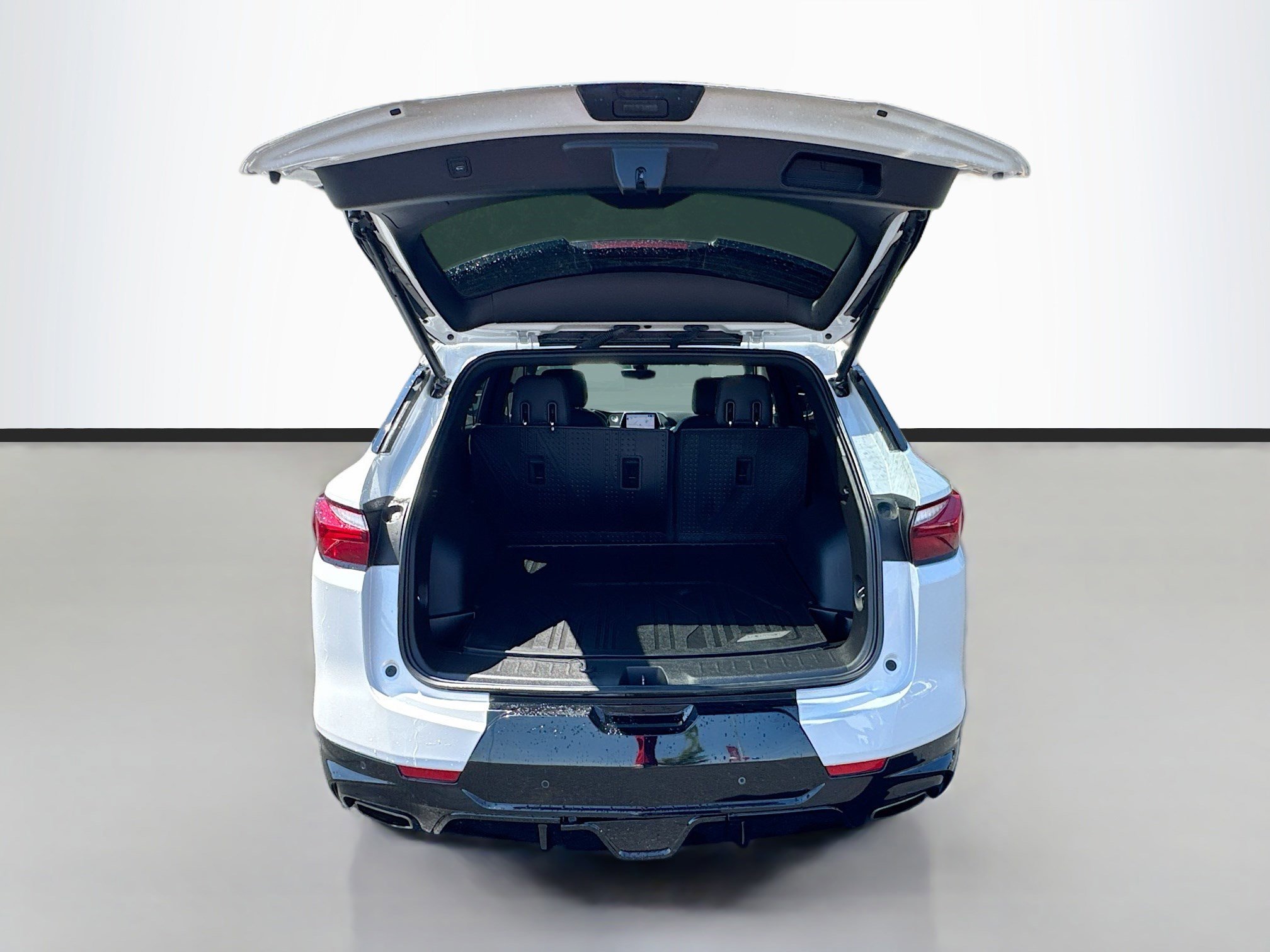 Used 2020 Iridescent Pearl Tricoat Chevrolet RS image 29