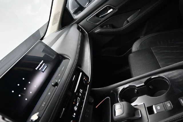 Used 2024 Gray Nissan Platinum image 17