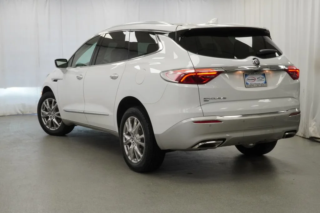 Used 2023 Summit White Buick Essence image 3