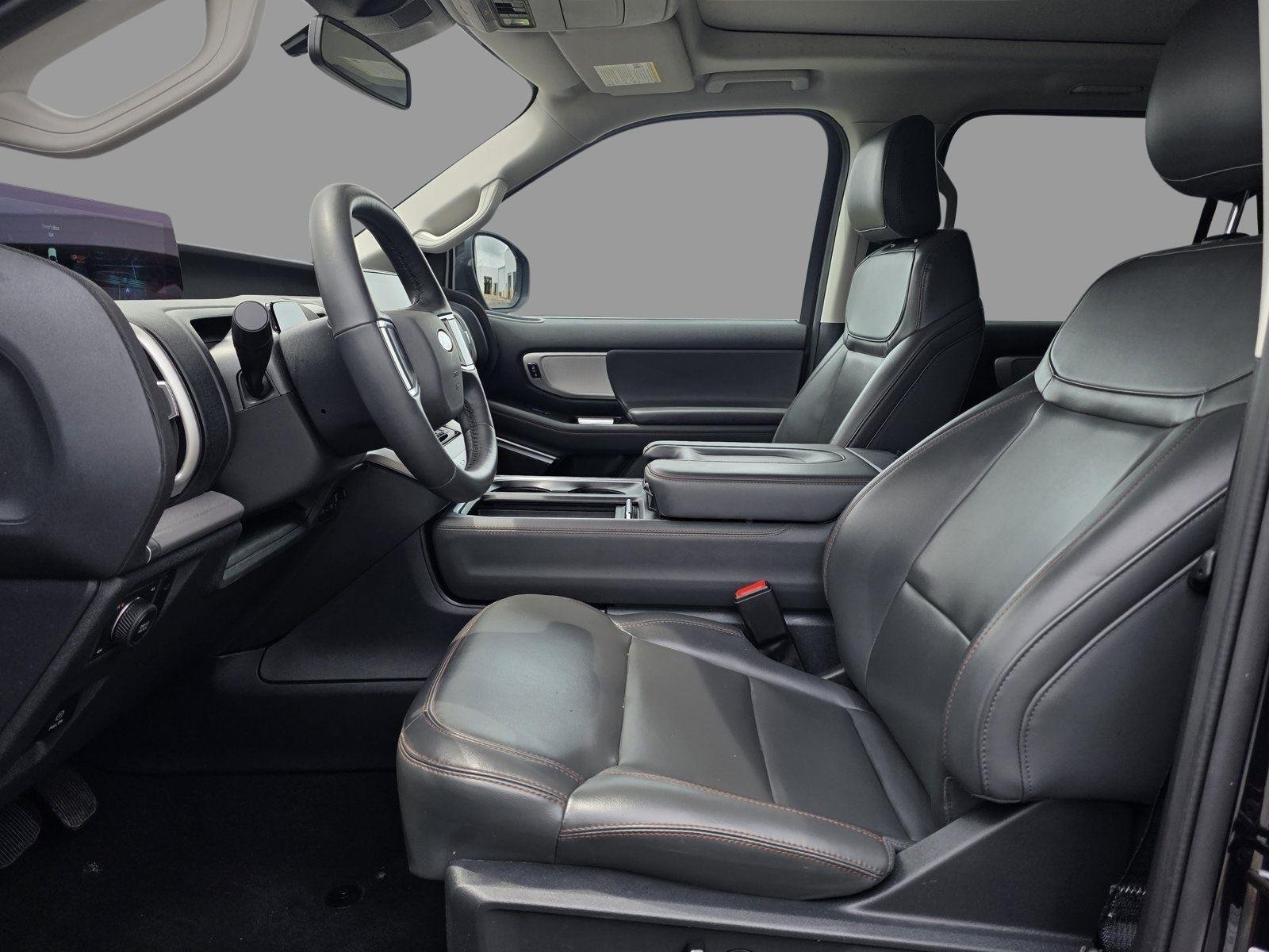 Used 2025 Agate Black Ford Active image 23