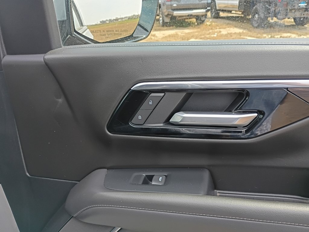 Used 2025 Gray Chevrolet Z71 image 10