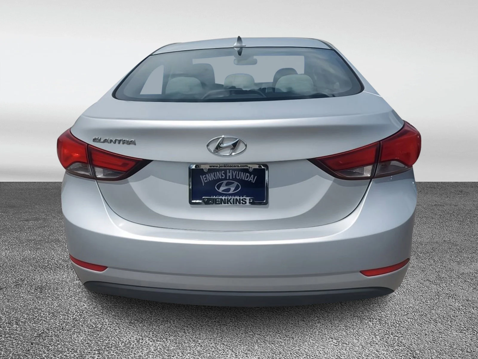Used 2014 Radiant Silver Hyundai SE image 3