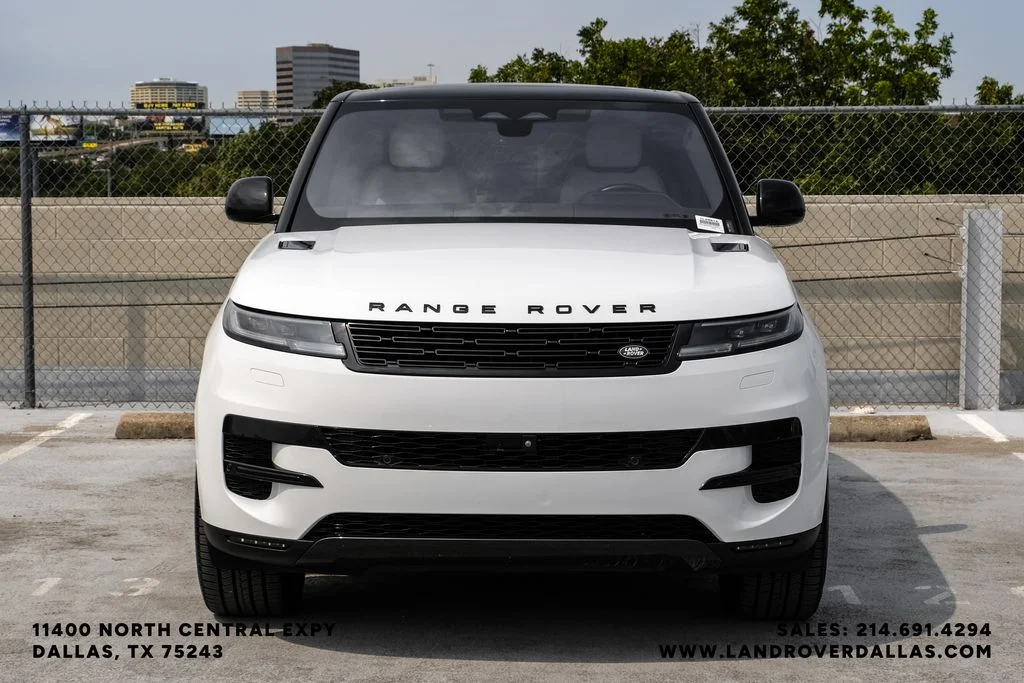 Used 2023 Fuji White Land Rover SE image 5