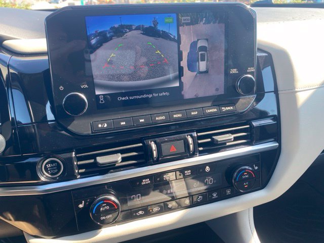 Used 2023 Green Pearl Nissan SL image 18