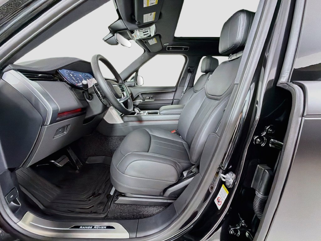 New 2027 Santorini Black Land Rover SE image 22