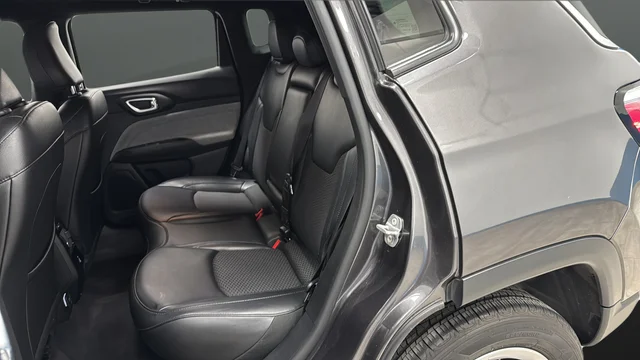 Used 2023 Crystal Metallic Jeep Latitude image 23