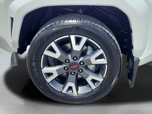 Certified Used 2025 WIND CHILL PEARL Toyota  image 10