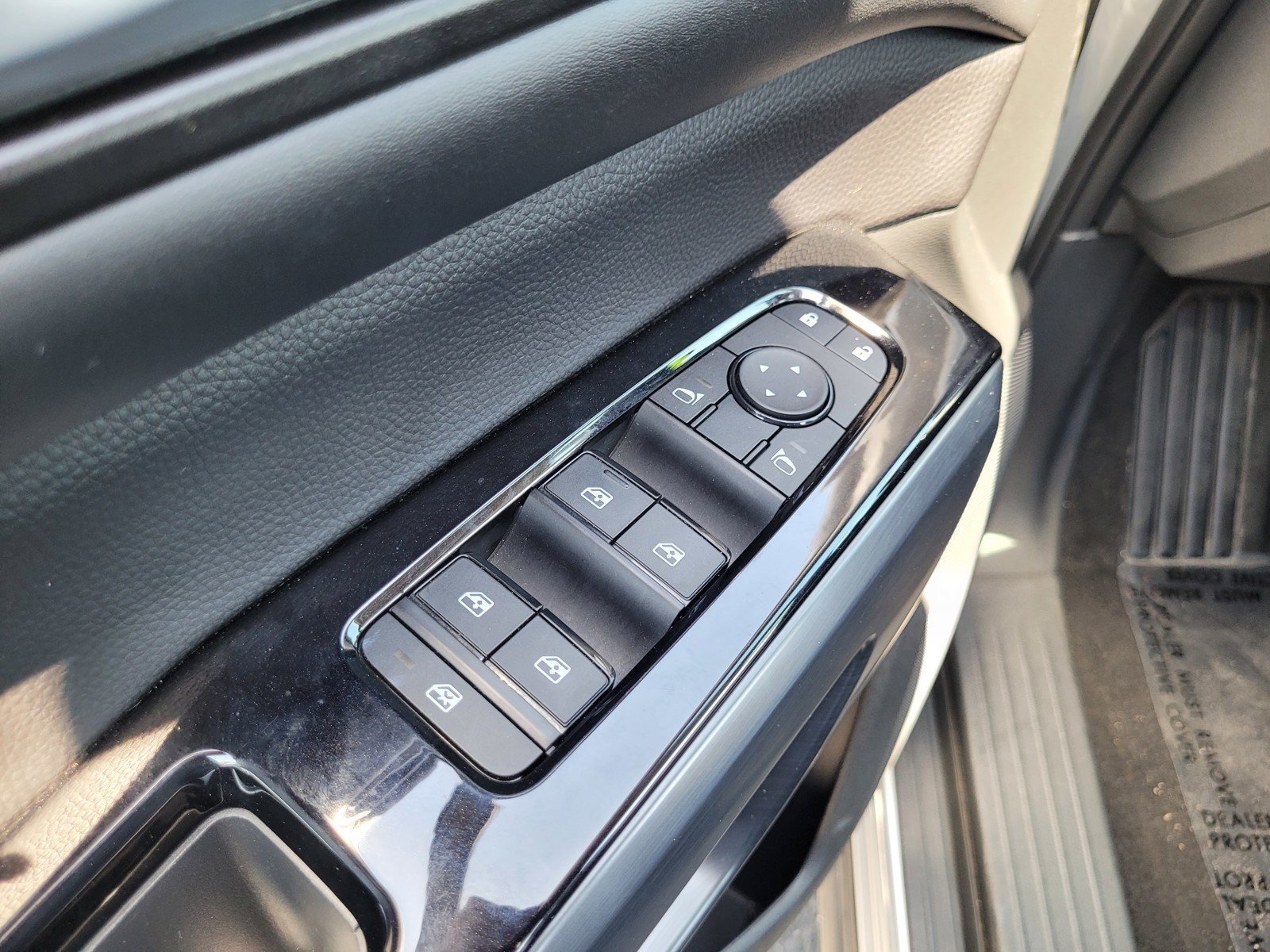 2025 Nissan Pathfinder SL - Photo 27