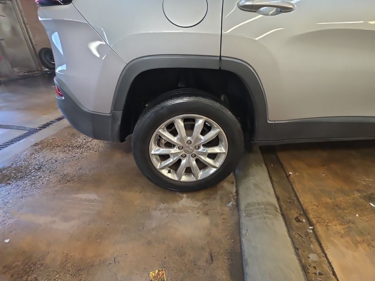 Used 2015 Silver Jeep Limited image 9