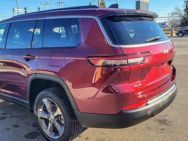 New 2026 Velvet Red Pearl-Coat Exterior Paint Jeep Limited image 6