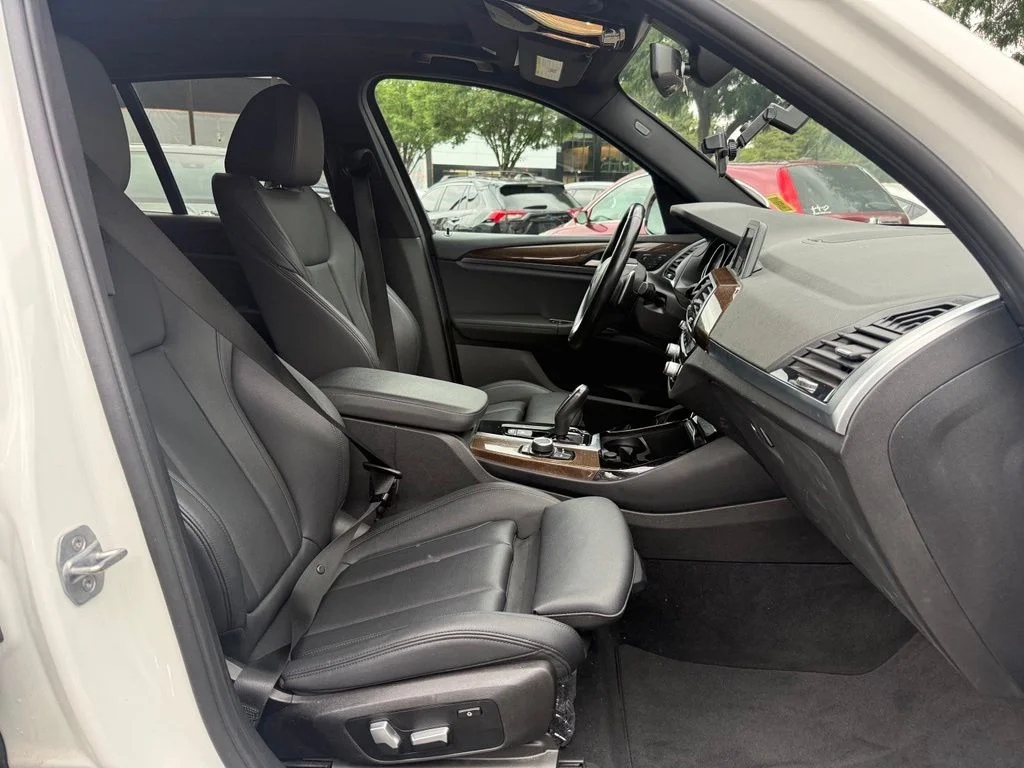 Used 2018 White BMW xDrive30i image 30
