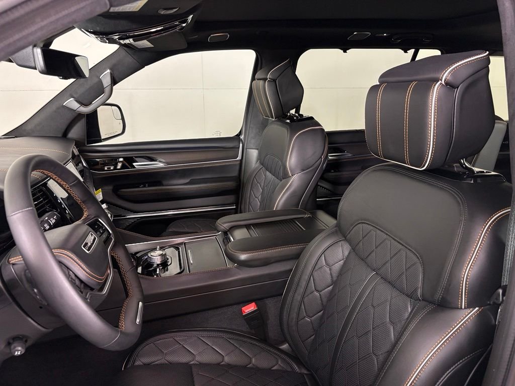 New 2026 Bright White Clear-Coat Exterior Paint Jeep Summit Reserve image 19