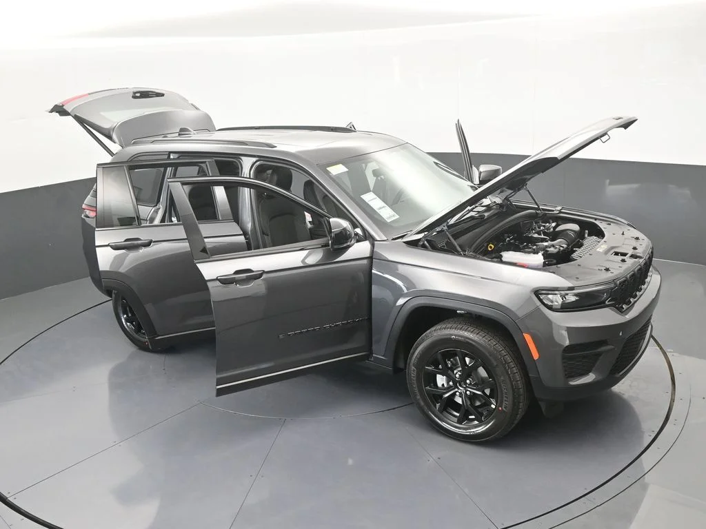 New 2025 Baltic Gray Metallic Clear-Coat Exterior Paint Jeep Altitude X image 62