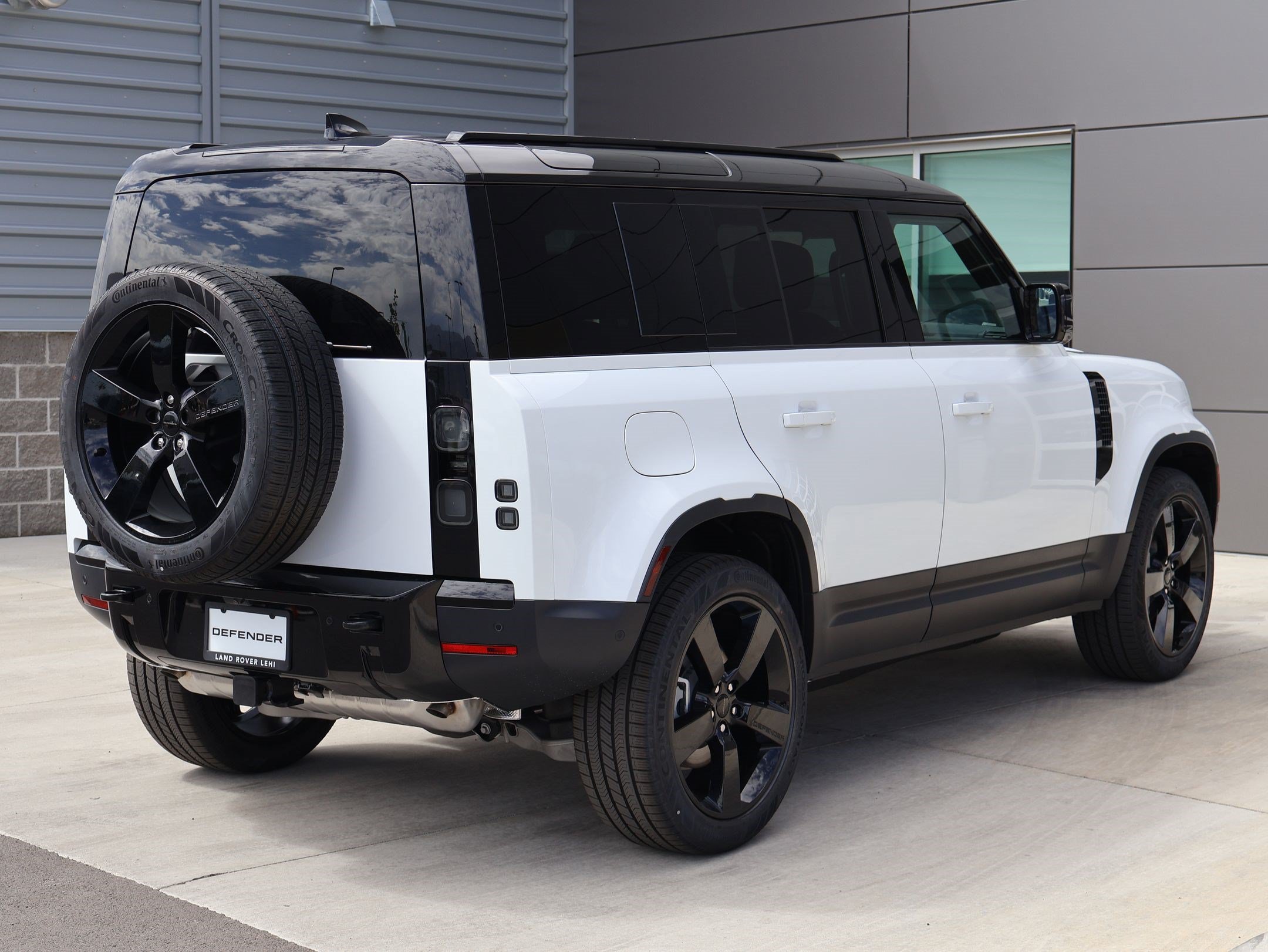 New 2026 Fuji White LAND ROVER P300 S image 5