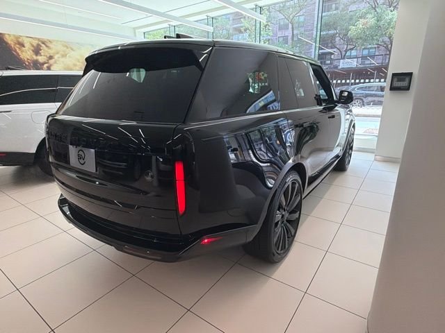New 2026 Narvik Black Land Rover SV image 4