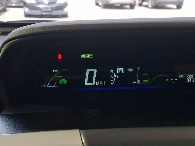 Used 2014 Silver Toyota Three image 23
