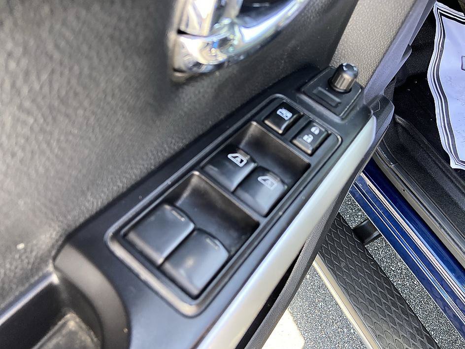 Used 2017 Deep Blue Pearl Nissan SL image 12