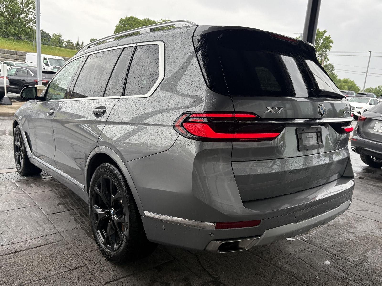 Used 2024 Skyscraper Grey Metallic BMW xDrive40i image 4