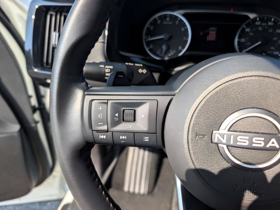 Used 2025 Glacier White Nissan SV image 15
