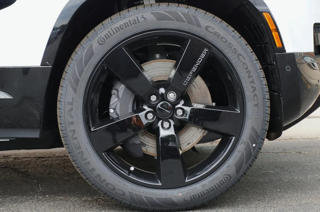 New 2026 Fuji White Land Rover X-Dynamic SE image 9