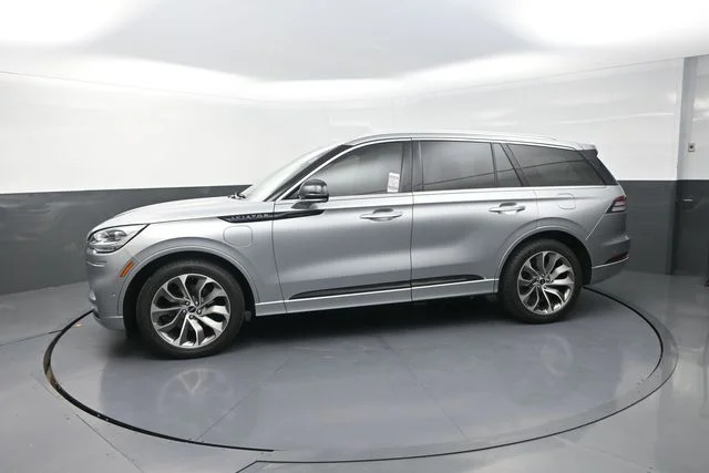 Used 2022 Silver Lincoln Grand Touring image 53