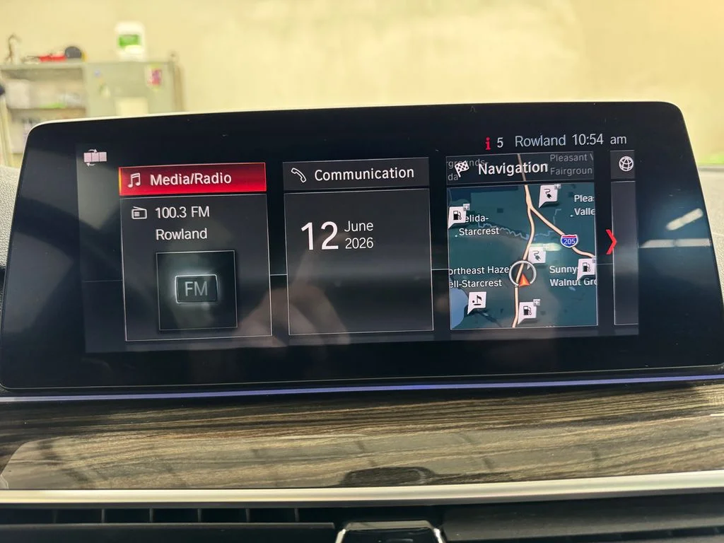 Used 2019 White BMW 530e iPerformance image 19