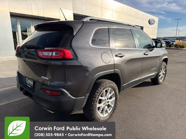 Used 2015 Gray Jeep Latitude image 9