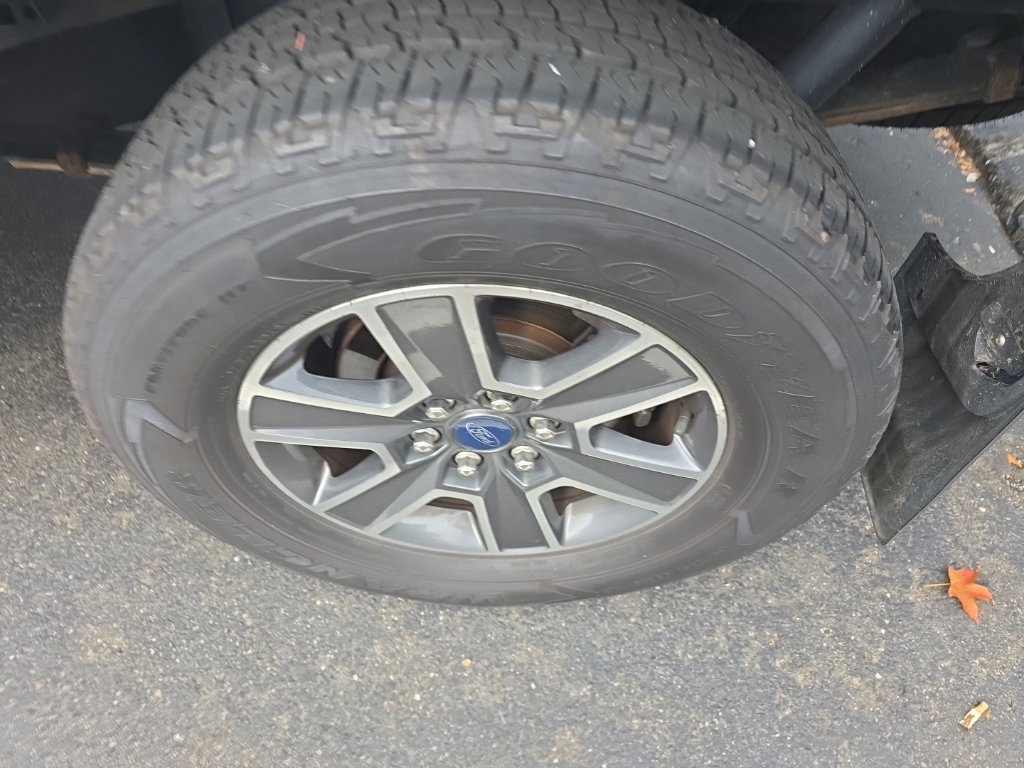 Used 2017 Silver Ford XLT image 9