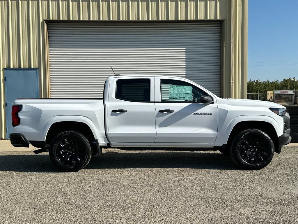 New 2026 Summit White Chevrolet WT image 3
