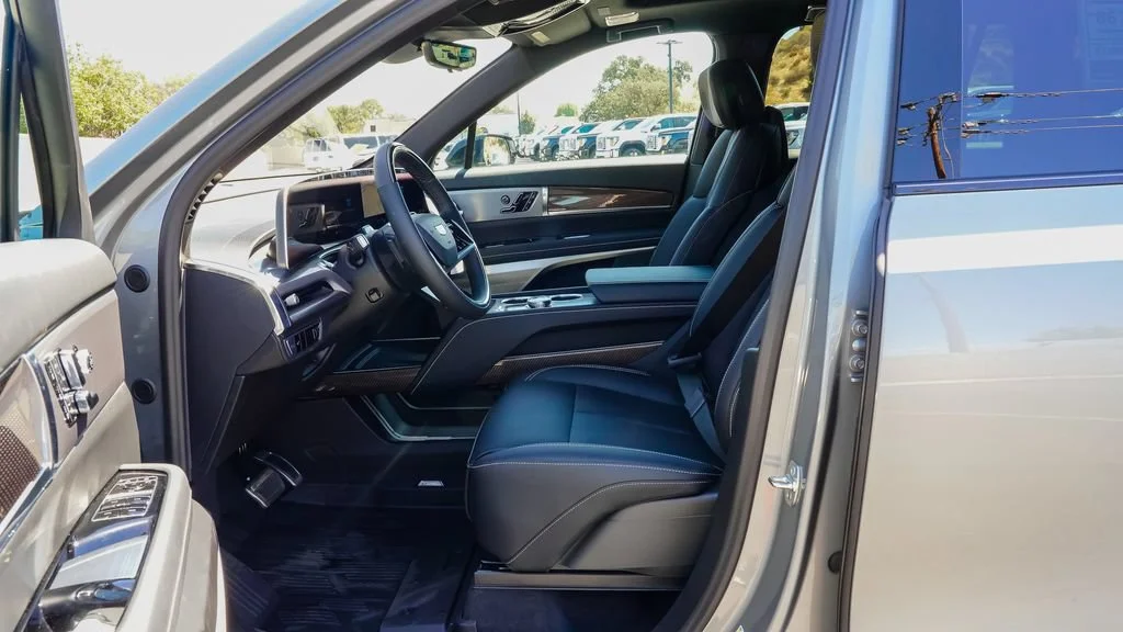2027 Cadillac VISTIQ Sport - Photo 12