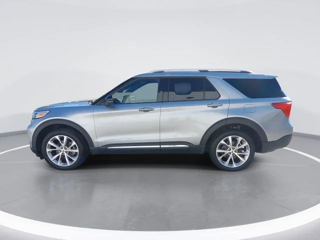 Used 2022 Silver Ford Platinum image 2