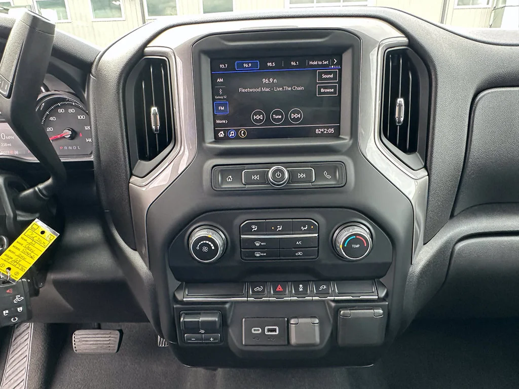 Used 2022 Silver Chevrolet Custom image 31