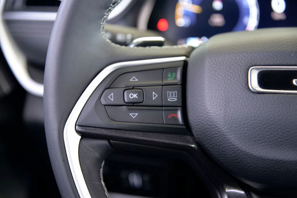 Used 2023 Black Jeep Altitude X image 22