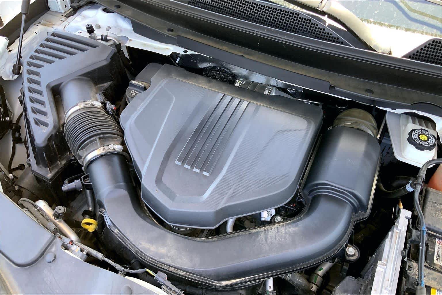 Used 2025 Summit White Chevrolet FWD LT image 34