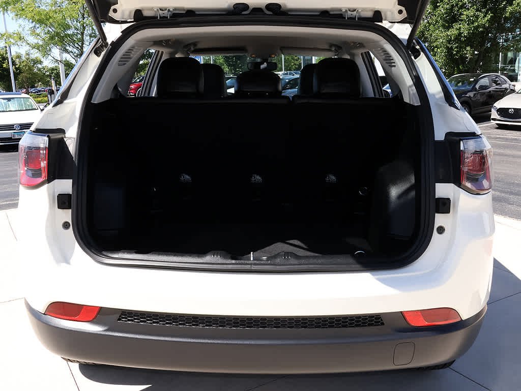 Used 2018 White Clearcoat Jeep Latitude image 27