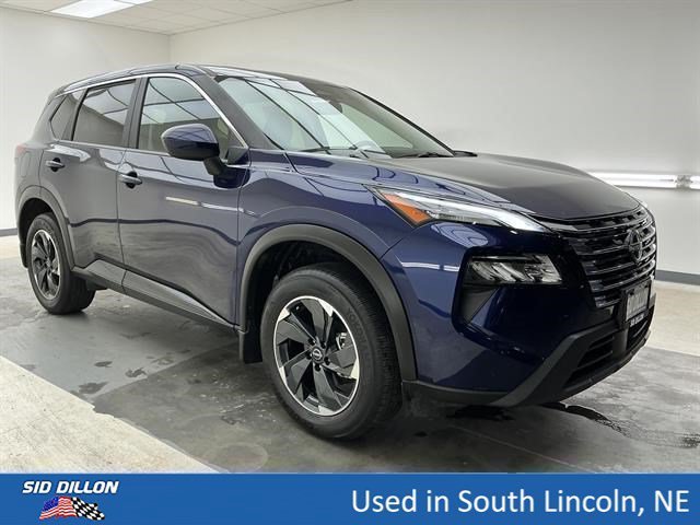 Used 2025 Deep Ocean Blue Pearl Nissan SV image 3