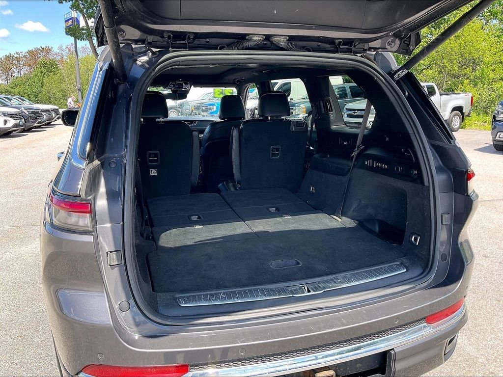 Used 2023 Baltic Gray Metallic Clearcoat Jeep Overland image 37