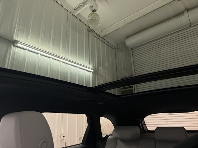 New 2026 Fuji White Land Rover S image 40