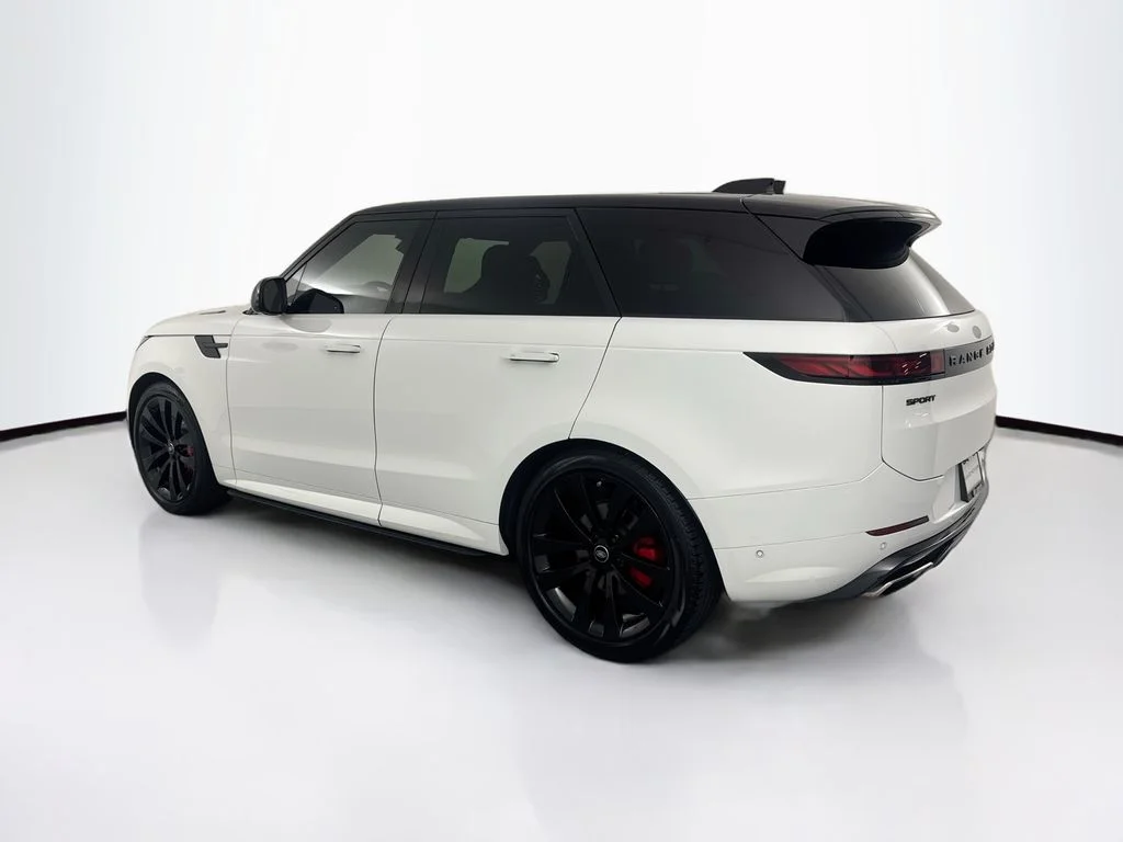 Used 2024 White Land Rover Dynamic SE image 7