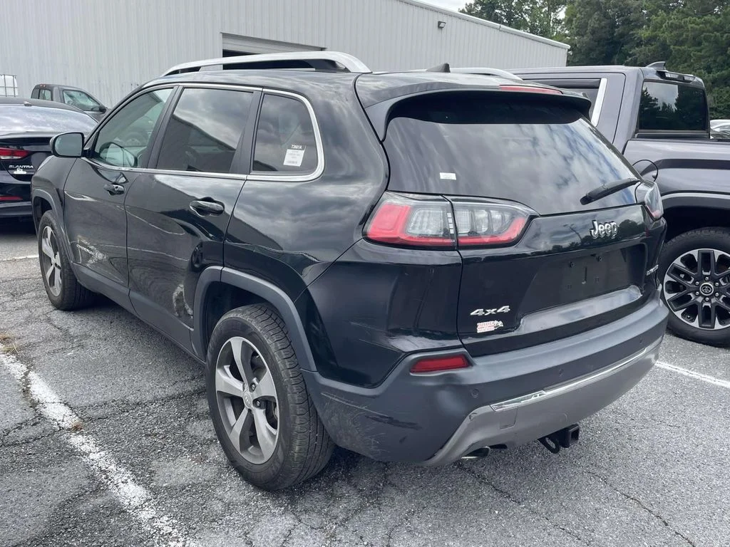 Used 2019 Diamond Black Crystal Pearlcoat Jeep Limited image 3