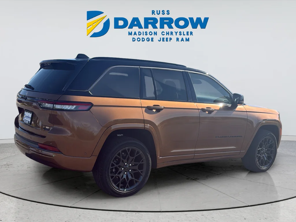 New 2027 Copper Shino Metallic Clear-Coat Paint Jeep Summit image 5