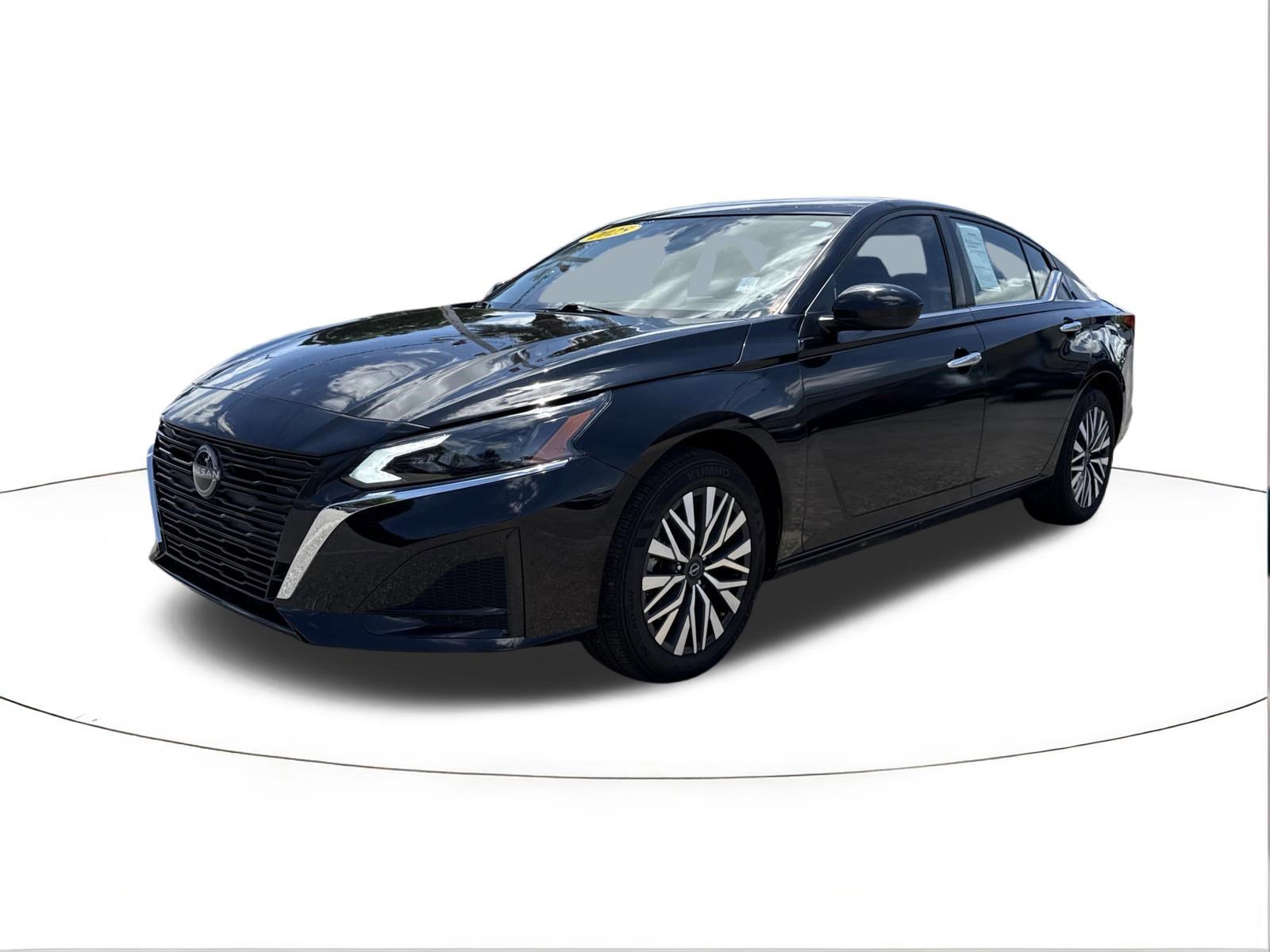 2025 Nissan Altima SV - Photo 7