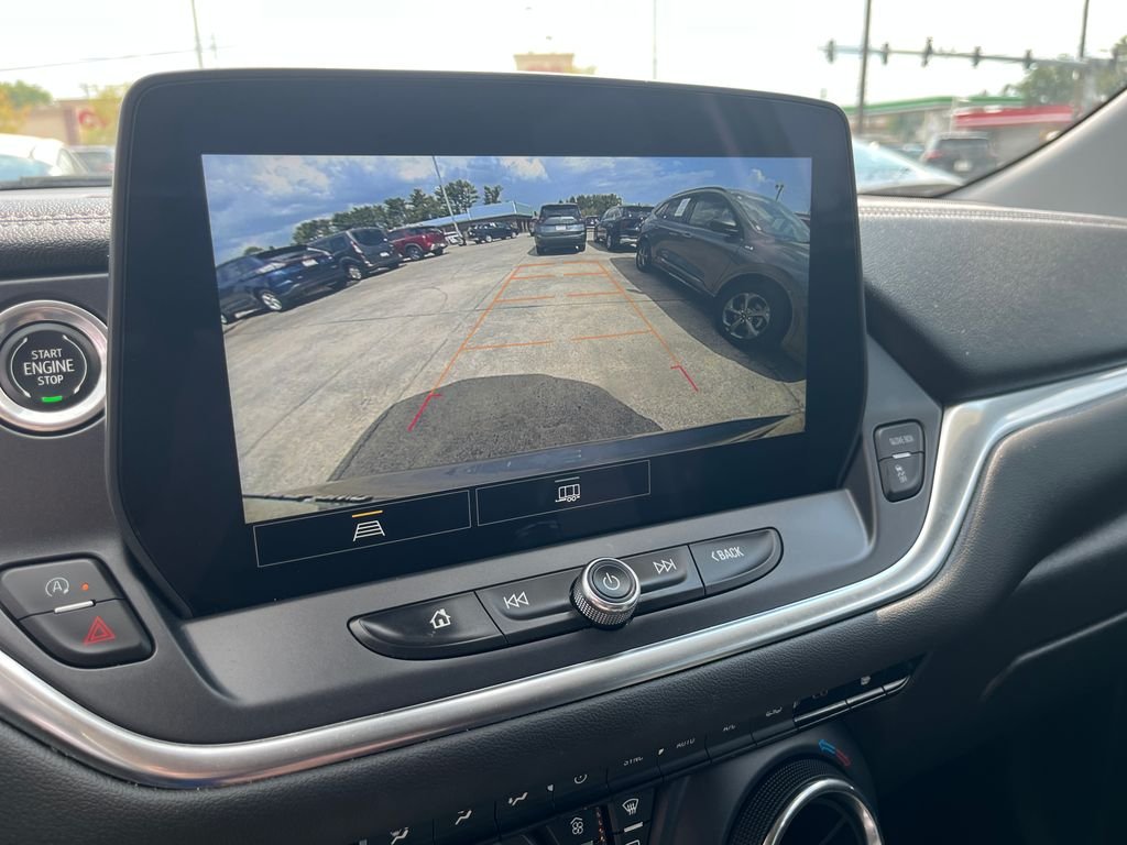 Used 2023 Gray Chevrolet LT image 18