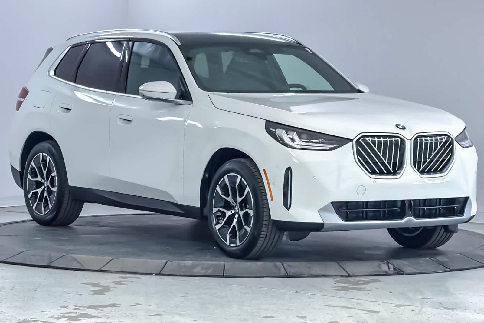 New 2026 Alpine White BMW 30 xDrive image 9