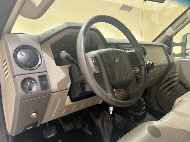 2008 Ford F-550 - Photo 9